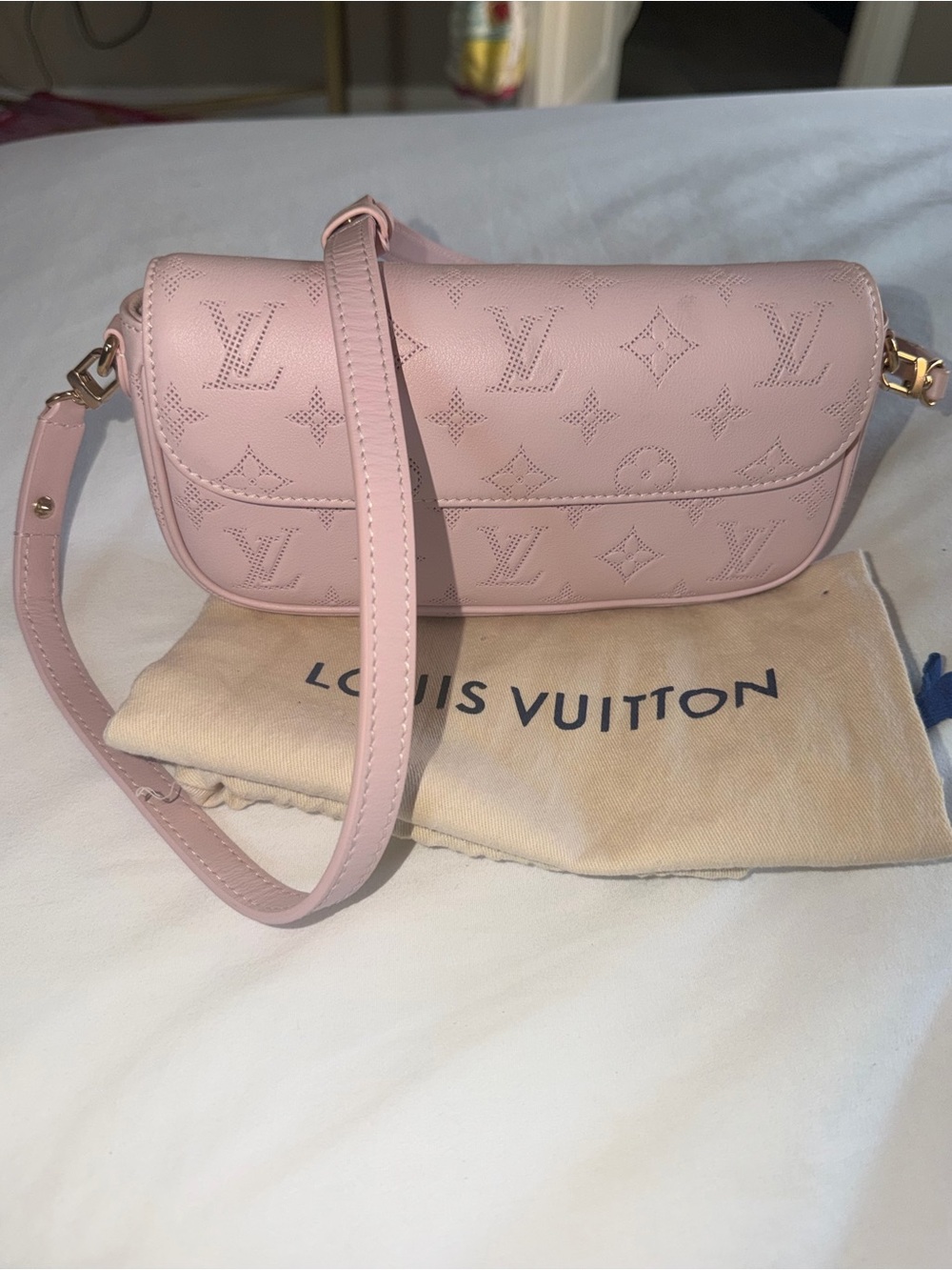 NEW Louis Vuitton IVY Monogram mahina Perforated Crossbody Bag wallet on chain